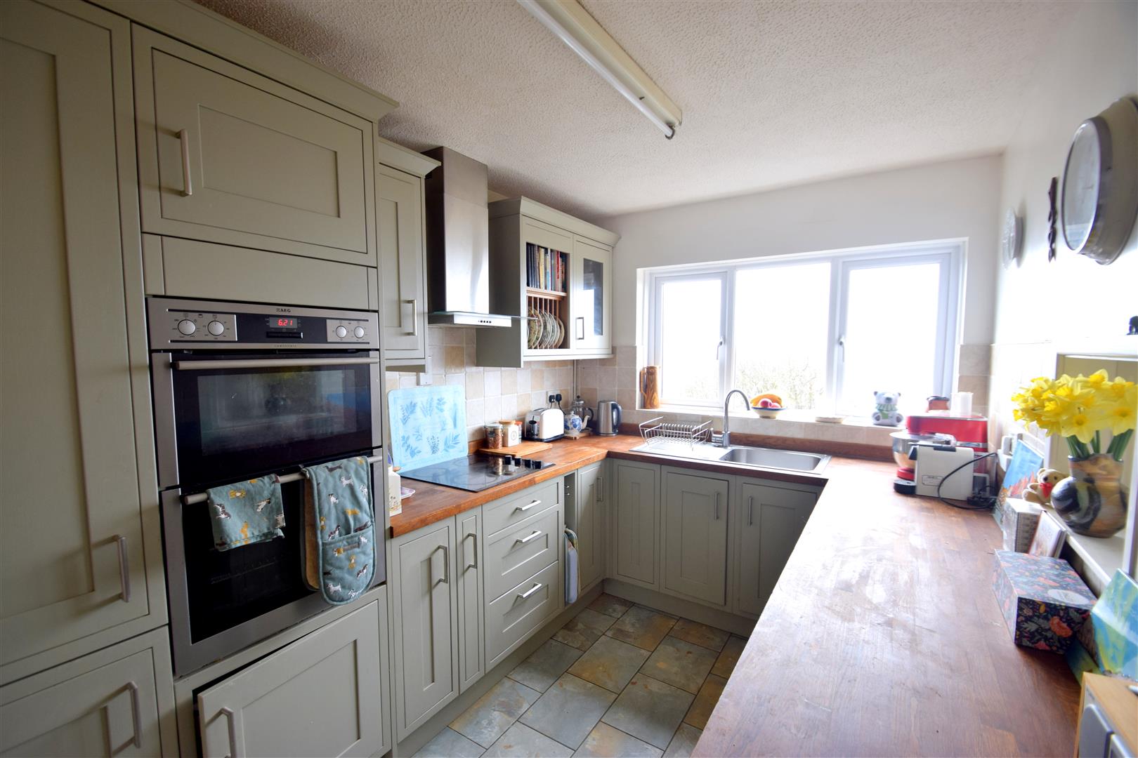 Main Road, Ogmore-by-sea, Bridgend County Borough, CF32 0PW
